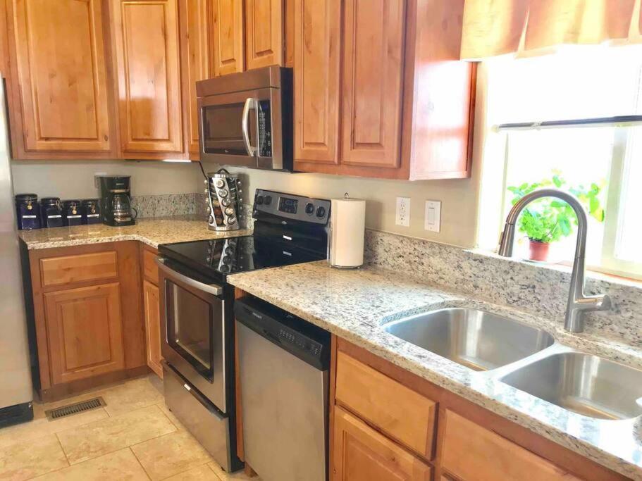 עמוד Local View Pet Friendly Boat Parking Close To Antelope Canyon Horseshoebend מראה חיצוני תמונה